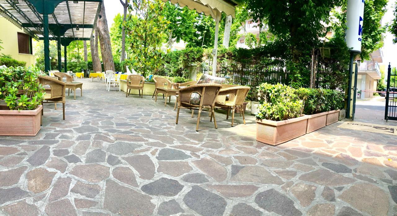 Hotel K2 Cervia 3 Stelle Sup Exterior foto